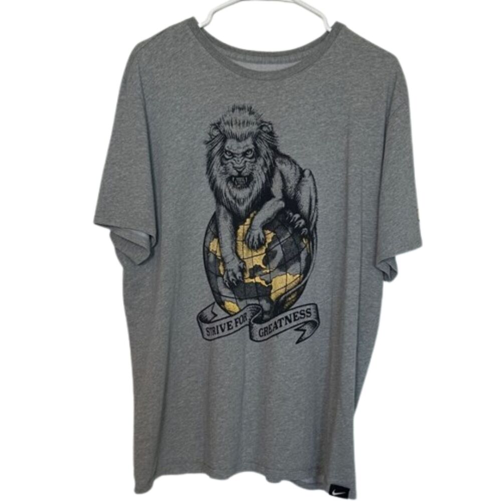 Nike LeBron James Strive for Greatness Lion Crest T-shirt Mens XXL Basketball